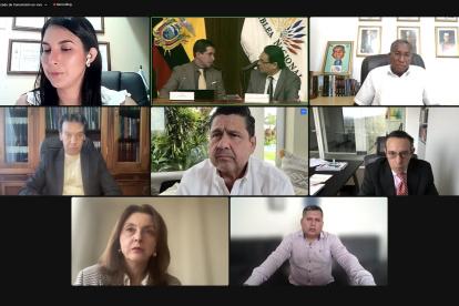 A último momento, la sesión debió convertirse en semipresencial.