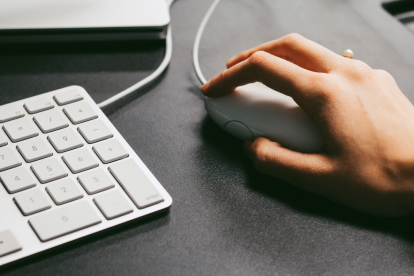 La conexión entre el estrés y el comportamiento al teclear y usar el ratón puede explicarse con lo que se conoce como teoría del ruido neuromotor.