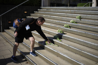 Vista del Old National Bank, en el centro de Louisville, Kentucky (EE.UU.), este 11 de abril, donde ayer un hombre desató un tiroteo que mató a cinco personas.