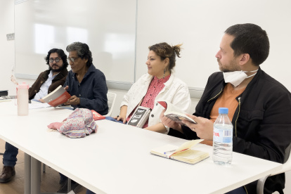 De izquierda a derecha, los escritores ecuatorianos Ernesto Carrión, Jorge Martillo, Andrea Crespo y Eduardo Varas, en Madrid.