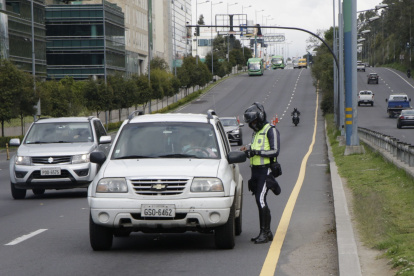 Precaución. Los agentes están desplegados en diferentes puntos.