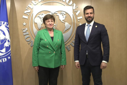 Encuentro. La directora del FMI, Kristalina Georgieva, y el ministro    Arosemena, en meses pasados.