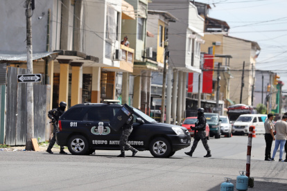 Alerta. En las calles Medardo Ángel Silva y Lizardo García, aledaña a la Ayacucho, dos cargas explosivas fueron colocadas dentro de un sobre manila ayer.