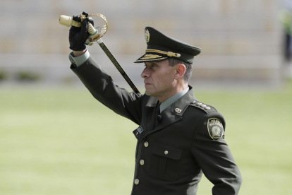 Fotografía de archivo del 19 de agosto de 2022 que muestra al que hasta hoy era el director de la Policía Nacional de Colombia, mayor general Henry Armando Sanabria Cely.