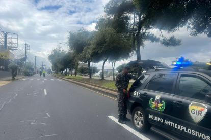 Al sitio llegaron los expertos de la Unidad Antiexplosivos del Grupo de Intervención y Rescate (GIR).