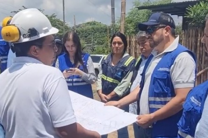 Recorrido. Representantes de la CAF en un recorrido por Sergio Toral.