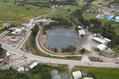 Estación de bombeo. El Sistema Papallacta inició sus operaciones a partir del año 1990, incluidas las estaciones de bombeo. Tras este dilema, no se conoce si los problemas en el funcionamiento se solventaron.