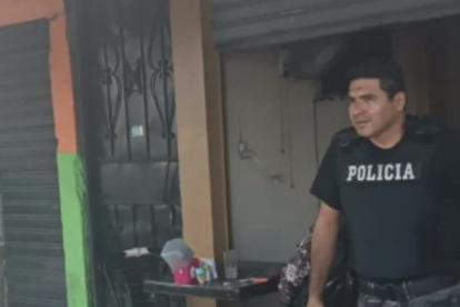 Los cuerpos de agentes penitenciarias quedaron cerca de la mesa donde almorzaban.