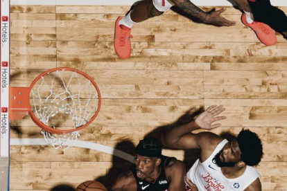 Butler (i) está llamado a brillar con Heat para poder “salvar el año”.