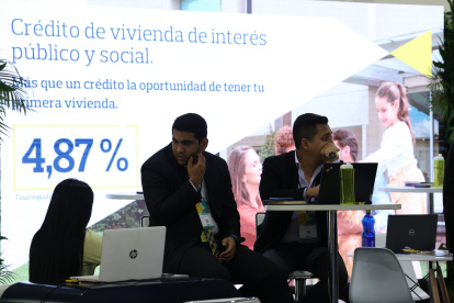 Créditos. La banca privada compite por atraer a más interesados en adquirir un hipotecario con una tasa de interés bajo.