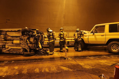 Control. Los bomberos de Quito controlaron la situación y rescataron a las víctimas. No hubo fallecidos