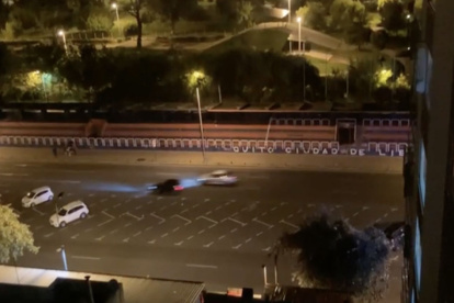 Peligro. En los piques participan automóviles y motos