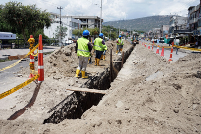 Ampliación. La construcción de interceptores, que son tuberías más grandes que reciben toda el agua de alcantarilla, ayudará a que las descargas sean unificadas.