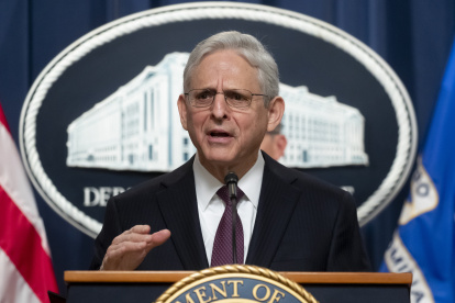 El fiscal general de Estados Unidos, Merrick Garland, habla en conferencia de prensa en el Departamento de Justicia, en Washington (EE.UU.), este 14 de abril de 2023.