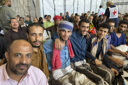 El primer día del intercambio de prisioneros de la guerra de Yemen, que se encontraban en manos de la coalición militar liderada por Arabia Saudí y de los rebeldes chiíes hutíes, concluyó con éxito