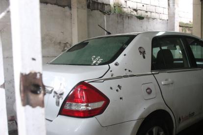 Atentado. Un hombre se acercó a un domicilio en la ciudadela Guayacanes y disparó contra el vehículo que estaba estacionado ahí.