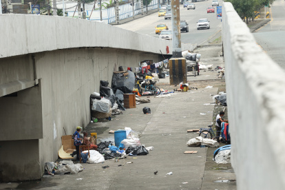 En el punto se queman desechos, cables y se abren fundas de basura.