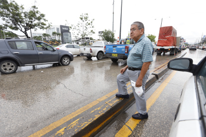 En la avenida Juan Tanca Marengo hace falta pasos peatonales, asegura la ciudadanía.