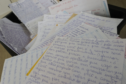 Histórico. Una de las miles de cartas que el actual presidente de Brasil, Luiz Inácio Lula da Silva, recibió en la cárcel, entre 2018 y 2019.