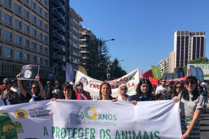 Esta marcha, que se realiza todos los años desde hace dos décadas, ha partido desde la plaza de toros de Campo Pequeno y ha finalizado frente al Parlamento luso.