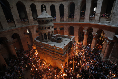 ientos de policías, militares, bomberos y paramédicos fueron desplegados dentro del Santo Sepulcro