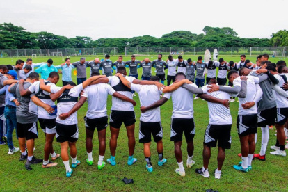 Una oración antes del entrenamiento lo hizo Emelec.