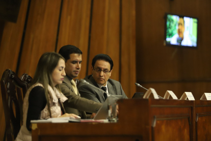 Presidencia. Solo Fernando Villavicencio y su equipo de trabajo llegaron el lunes a la sala de sesiones. Los demás se conectaron por pantalla.