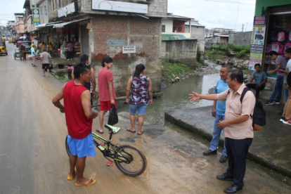 Los habitantes del sector intentaron, sin suerte, rescatarlo.