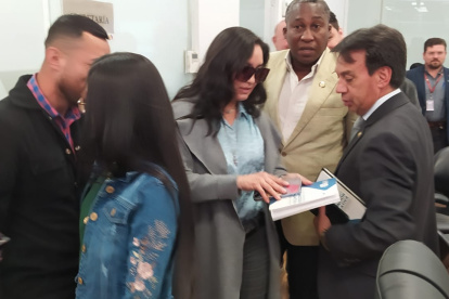 Posturas. Los asambleístas Cuero y Velasco tuvieron un cruce en Fiscalización por el tema de los plazos.