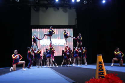 Equipo de cheerleading que representará a Ecuador en Orlando - Florida