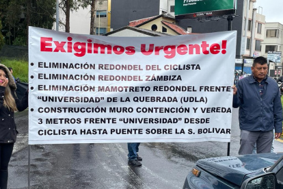 Lucha. Los moradores de Nayón se levantaron para protestar por la congestión en el redondel de El Ciclista