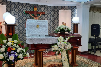 Hecho. Los restos de Douglas Marcillo Chavarría fueron  velados en Jipijapa. El día de la tragedia lo acompañaba su esposa.