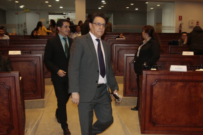 EL propio Villavicencio votó a favor de la apelación a su presidencia que era algo que se venía escuchando hace algunos días.