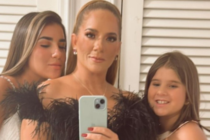 Gabriela Pazmiño.Pino con sus hijas Dalia y Charlotte.