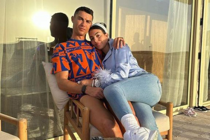 La pareja, que está junta desde 2016, vive una vida de lujos.