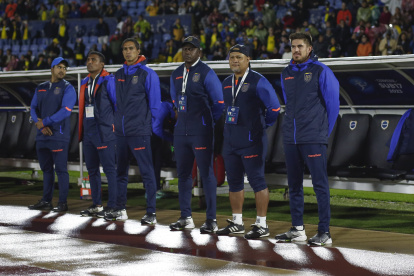 Ángel Fernández (i), Cristian Mora (c) y Augusto Porozo (d) forman parte del cuerpo técnico de la selección sub-17