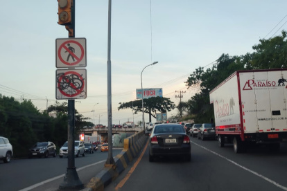 Irrespeto. La señal está vandalizada