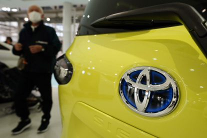 Empresa.- Una exhibición de carros de Toyota.