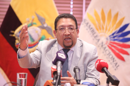 Virgilio Saquicela cuestionó la dilación del presidente para dictar la disolución.