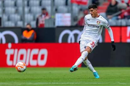 Piero Hincapié es titular fijo en la defensa de Bayer Leverkusen