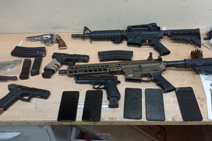 Los sujetos fueron aprehendidos con armas de fuego, fusiles y pistolas