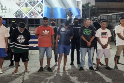 El operativo para capturarlos se desarrolló la noche martes. Hubo enfrentamientos entre policías y allegados a los 11 capturados.