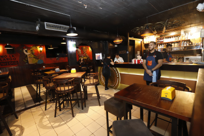 Los restobares de Urdesa también están afectados|