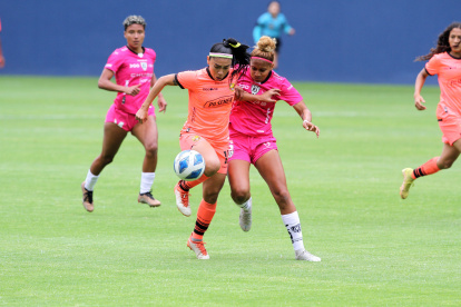 Dragonas Independiente del Valle y Barcelona forman parte de los equipos que inician como candidatos al título.