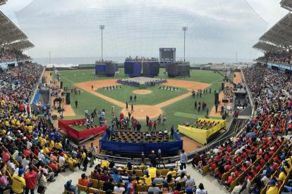 La inauguración de los juegos se dieron en el estadio de béisbol Jorge Luis García Carneiro de La Guaira.