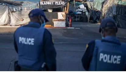 hombres armados desconocidos irrumpieron en una casa  y dispararon