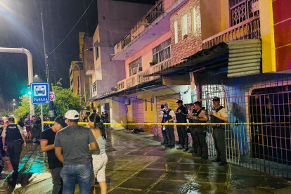 El hombre fue atacado a tiros cuando salía de un billar