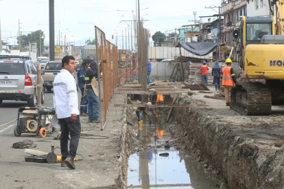 Los carriles norte-sur de la avenida 25 de Julio están cerrados.