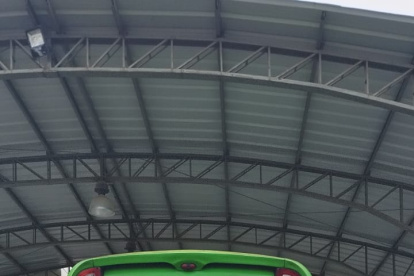 La Policía Nacional junto a la Agencia Metropolitana de Tránsito aseguran haber encontrado el vehículo que habría ocasionado el siniestro de tránsito