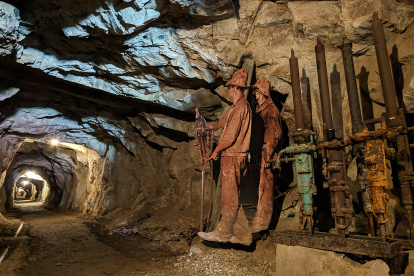 Fotografía del interior del El túnel, abierto por la antigua mina de Acosta que inició sus trabajos en 1727.